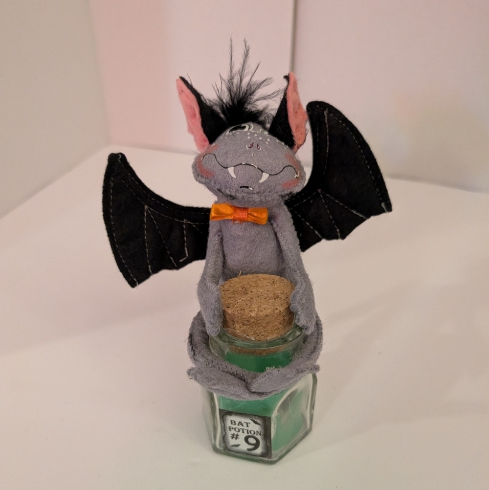 Annalee 2012 Magic Potion Gray Bat Plush with Orange Bow on Potion Bottle - 6"